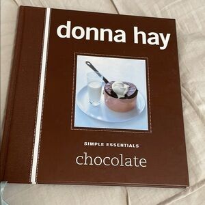 Donna Hay Simple Essentials: Chocolate Cookbook